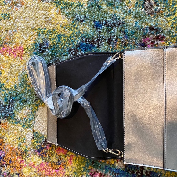 NWOT Clutch purse by Summer Rose 6” x 8” in gold. Straps included. Never… - Picture 3 of 7